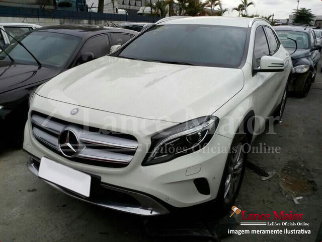 LOTE 025 - Mercedes-Benz GLA 200 Style 2016