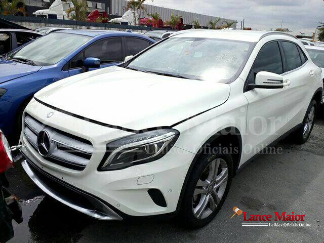LOTE 033 - MERCEDES BENZ GLA 200 Style 2017