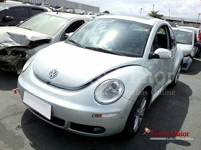 LOTE 040 - Volkswagen New Beetle 2.0 2010
