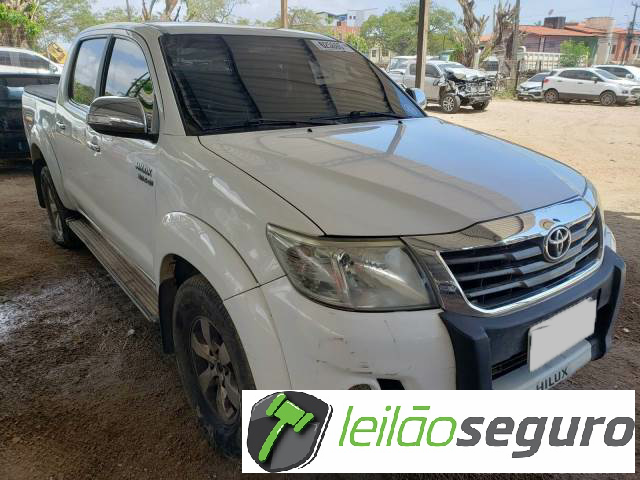 LOTE 014 TOYOTA HILUX CD 2014